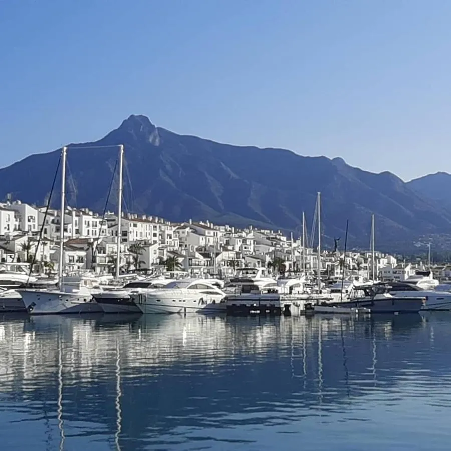 Charming Apartment In Puerto Banus Marbella